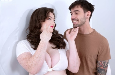 mesures de gros seins haute qualité gratuit archive