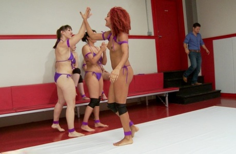 Sasha Banks étoile adulte archive