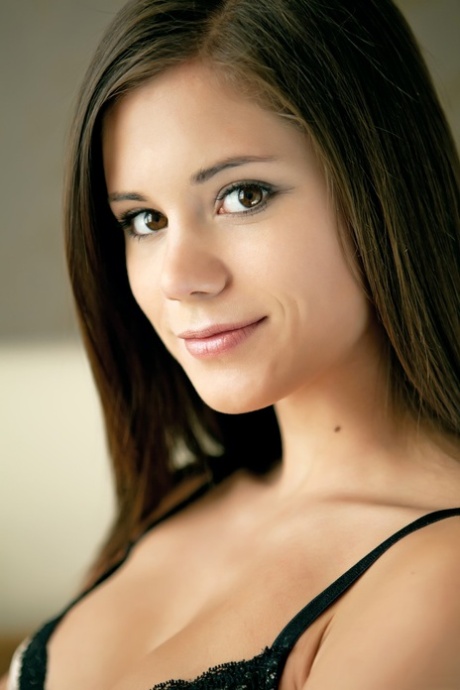 Little Caprice star du porno exclusive photo