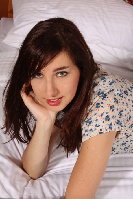 Mishka Devlin actrice nue photo